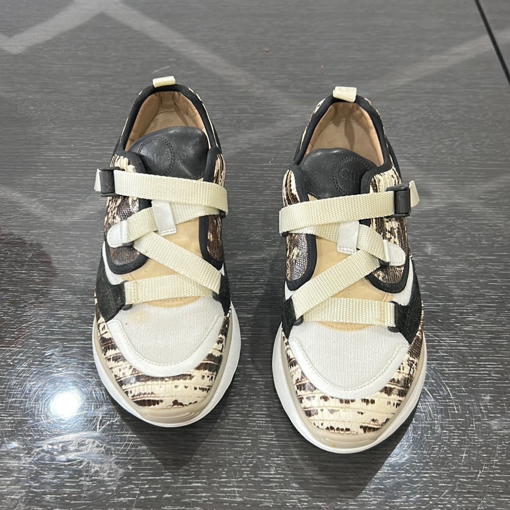 Woman’s Chloe sneakers